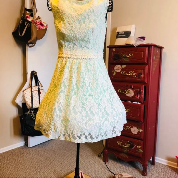 Be darling dress with built in petticoat - Picture 1 of 4